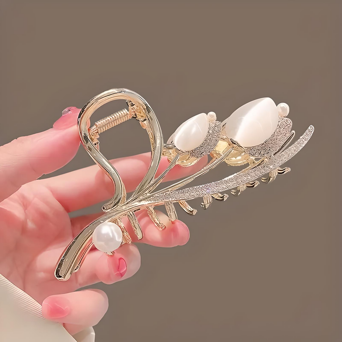 Golden Flower Pearl hair grip